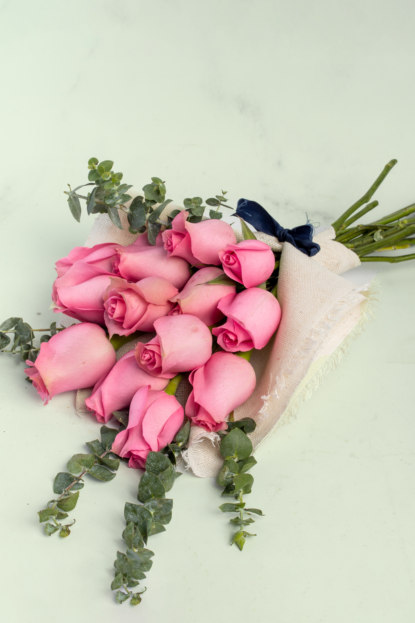 Bouquet of 12 Pink Roses - Jute Wrapping SAL