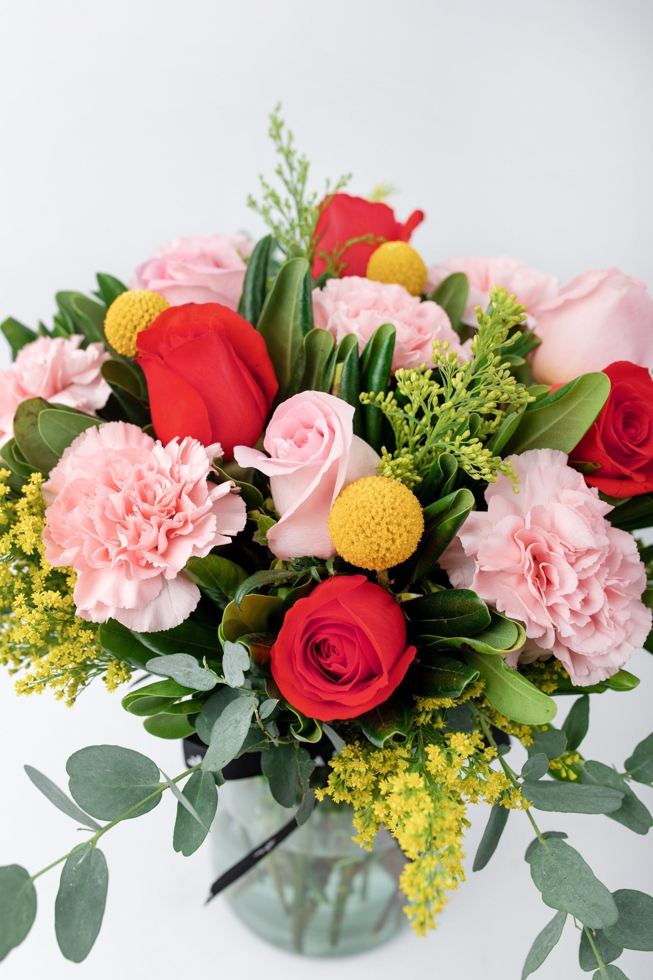 Colores del Campo // Rosas Rojas y Claritas, Clavel Rosa y Craspedia