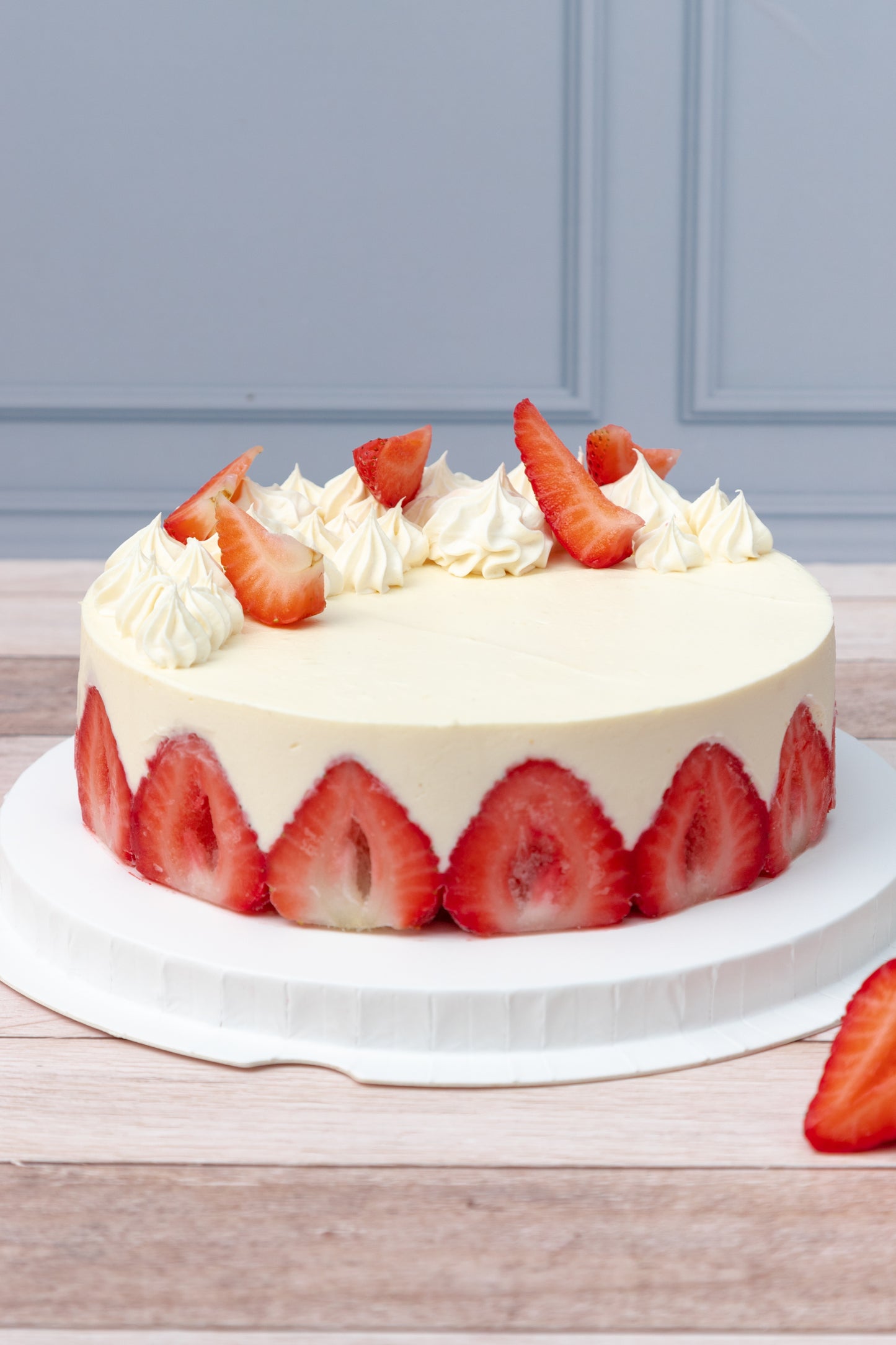 Pastel Grande de Fresa - Chocolate y Queso Philadelphia