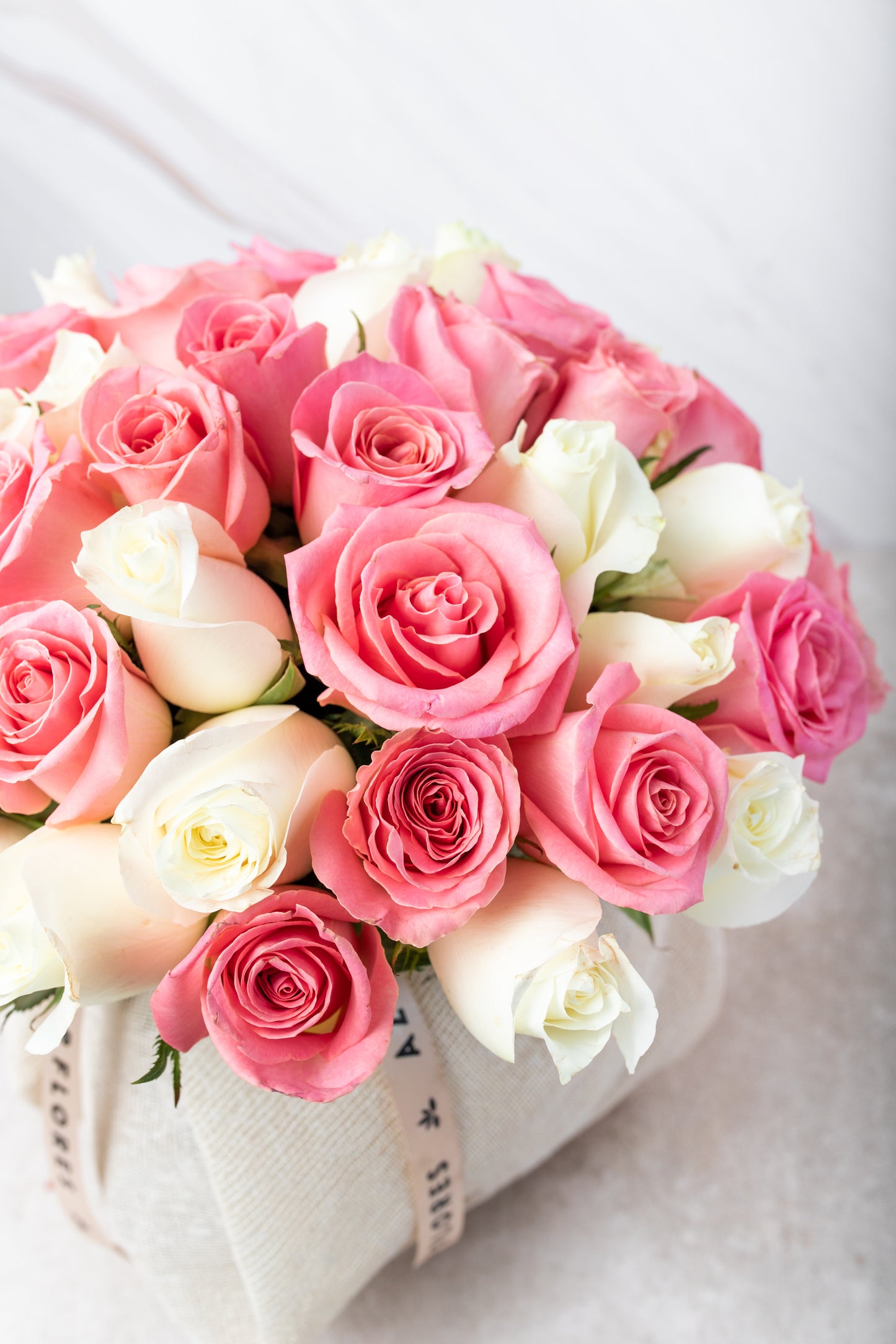 Burbuja de Rosas - Rosas Blancas y Claritas en Pecera