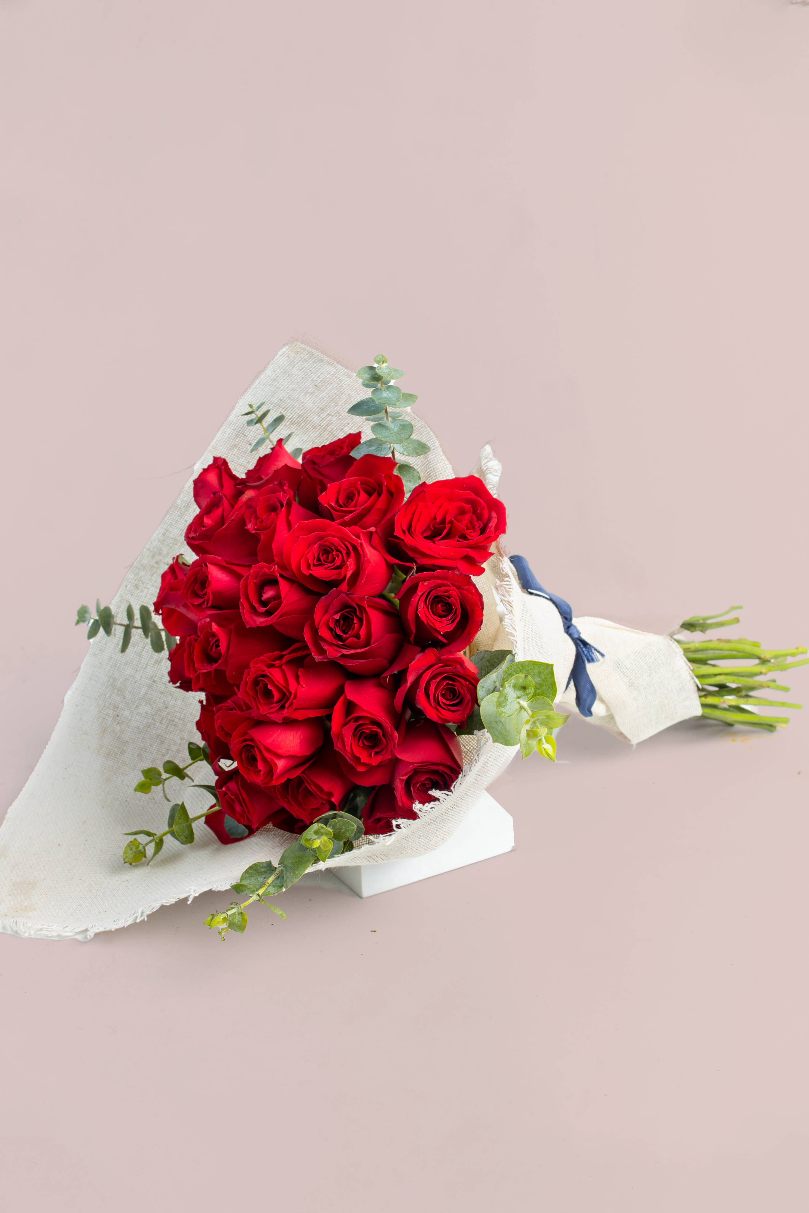 Ramo 30 Rosas Rojas - Envoltura Yute QRO – Azap Flores MX