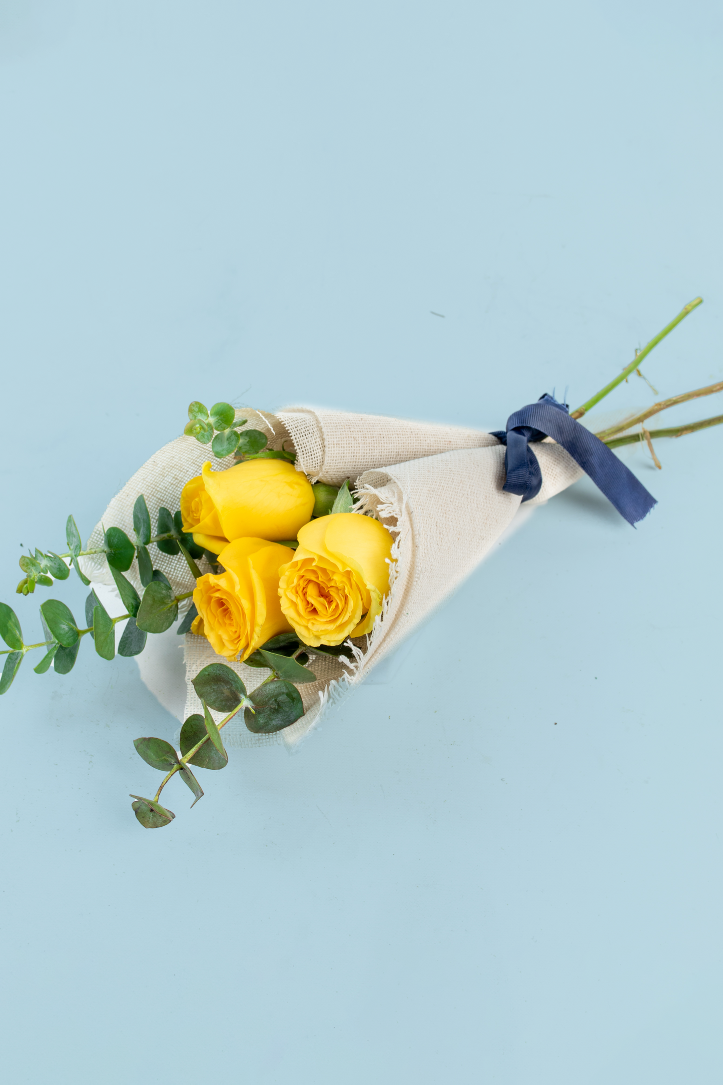 Ramo 3 Rosas Amarillas - Envoltura Yute PTO. ESCOND.
