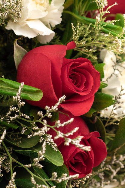 Ramo Chiquito Pero Picoso - Rosa Roja y Clavel Blanco VALLARTA