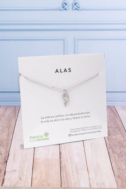 Collar Alas + Luz Eterna - Lilium y Clavel Blanco