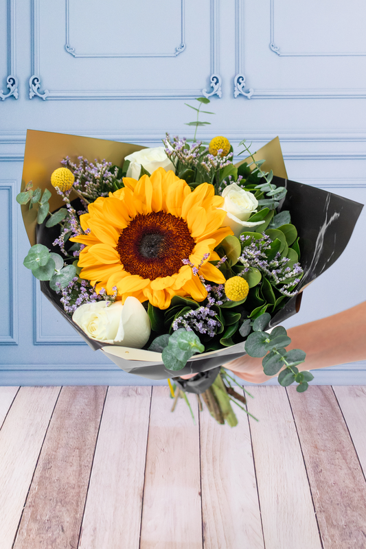 Solé - Ramo Girasol, Rosas Blancas y Craspedia OAX CEN