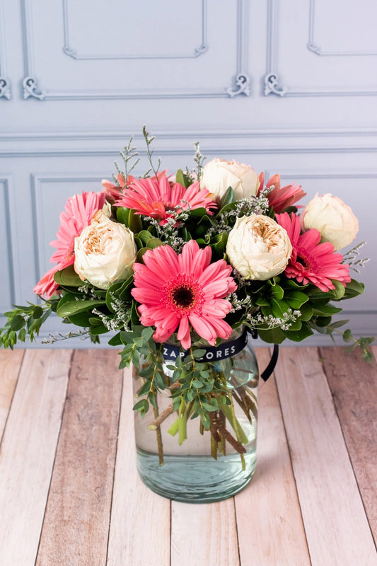 Oasis - Peonias Eternas Rosas y Gerbera Rosa