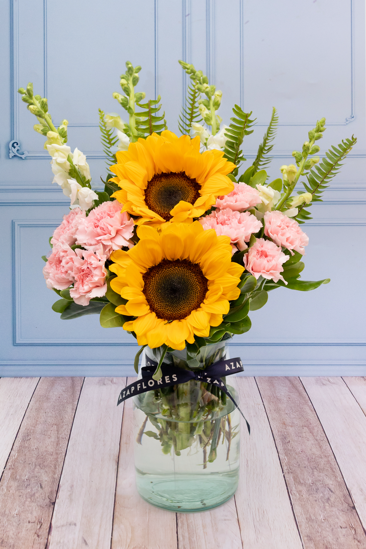 Feliz Día - Girasoles, Claveles Rosas y Perrito Blanco VALLARTA