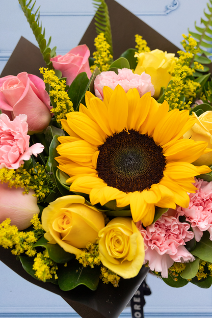 Amable // Girasol, Rosa Amarilla y Clarita, Clavel Rosa COL