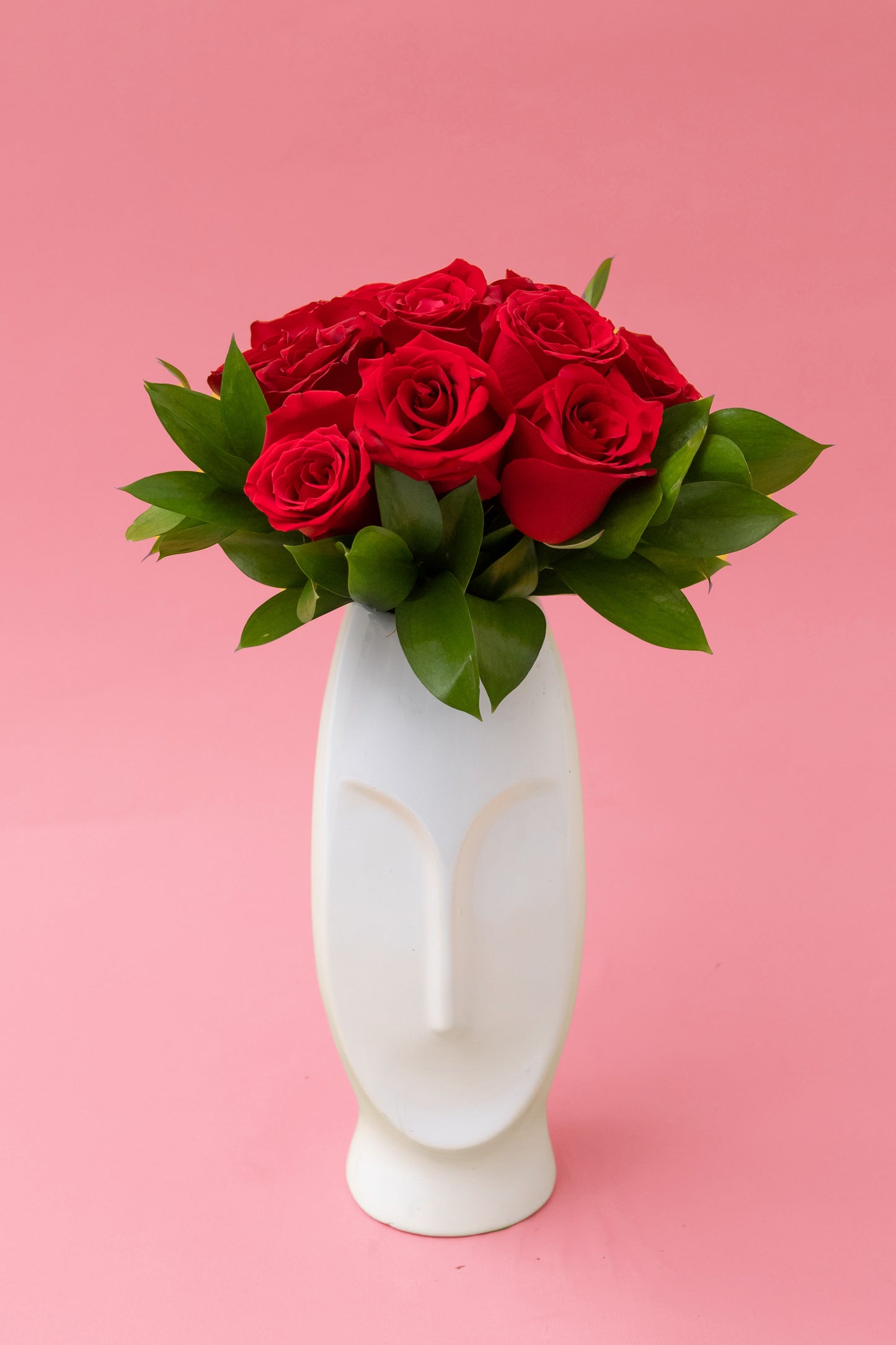 12 Rosas Rojas con Florero de Rostro - Flores