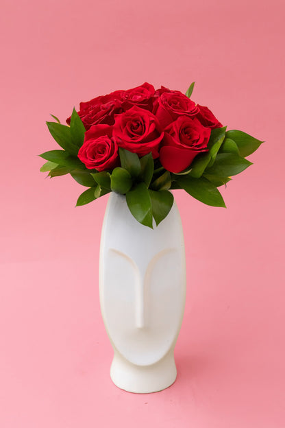 12 Rosas Rojas con Florero de Rostro MOM - Flores