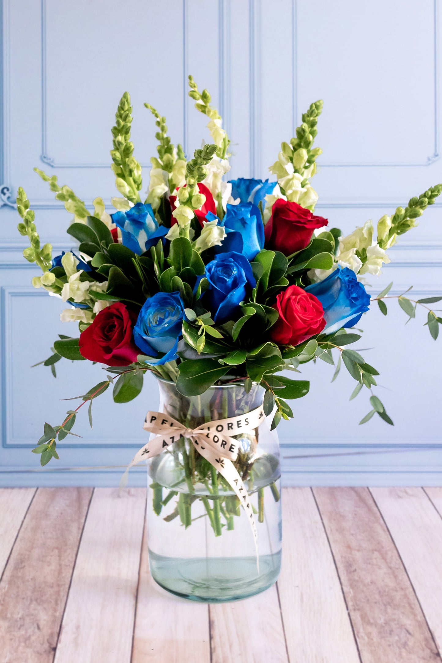 Blueberry - Rosa Azul, Rosa Roja y Perrito Blanco CUL