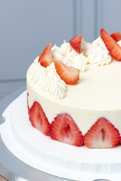 Pastel Grande de Fresa - Chocolate y Queso Philadelphia