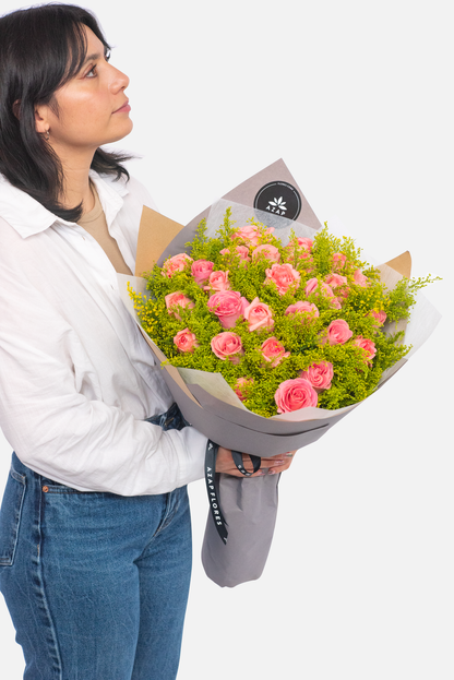 Ramo Divertida - Rosa Clarita y Solidago VALLARTA
