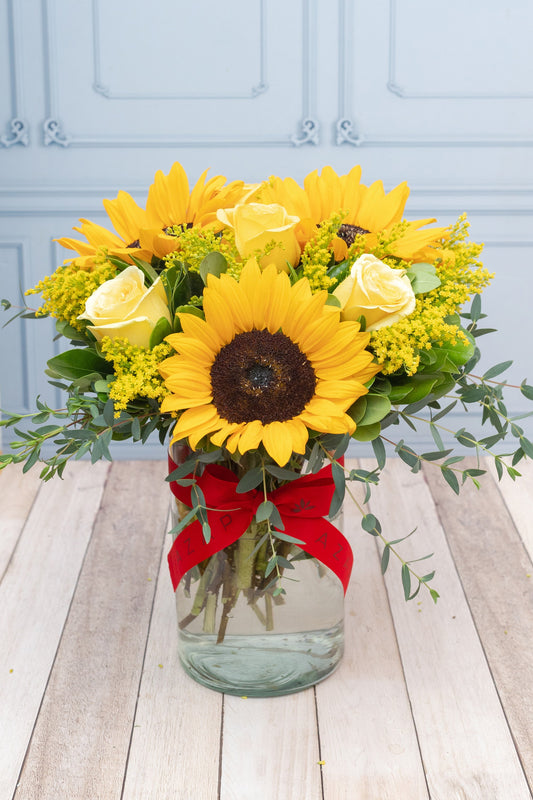 Sol Radiante - Girasol y Rosa Amarilla VILLA