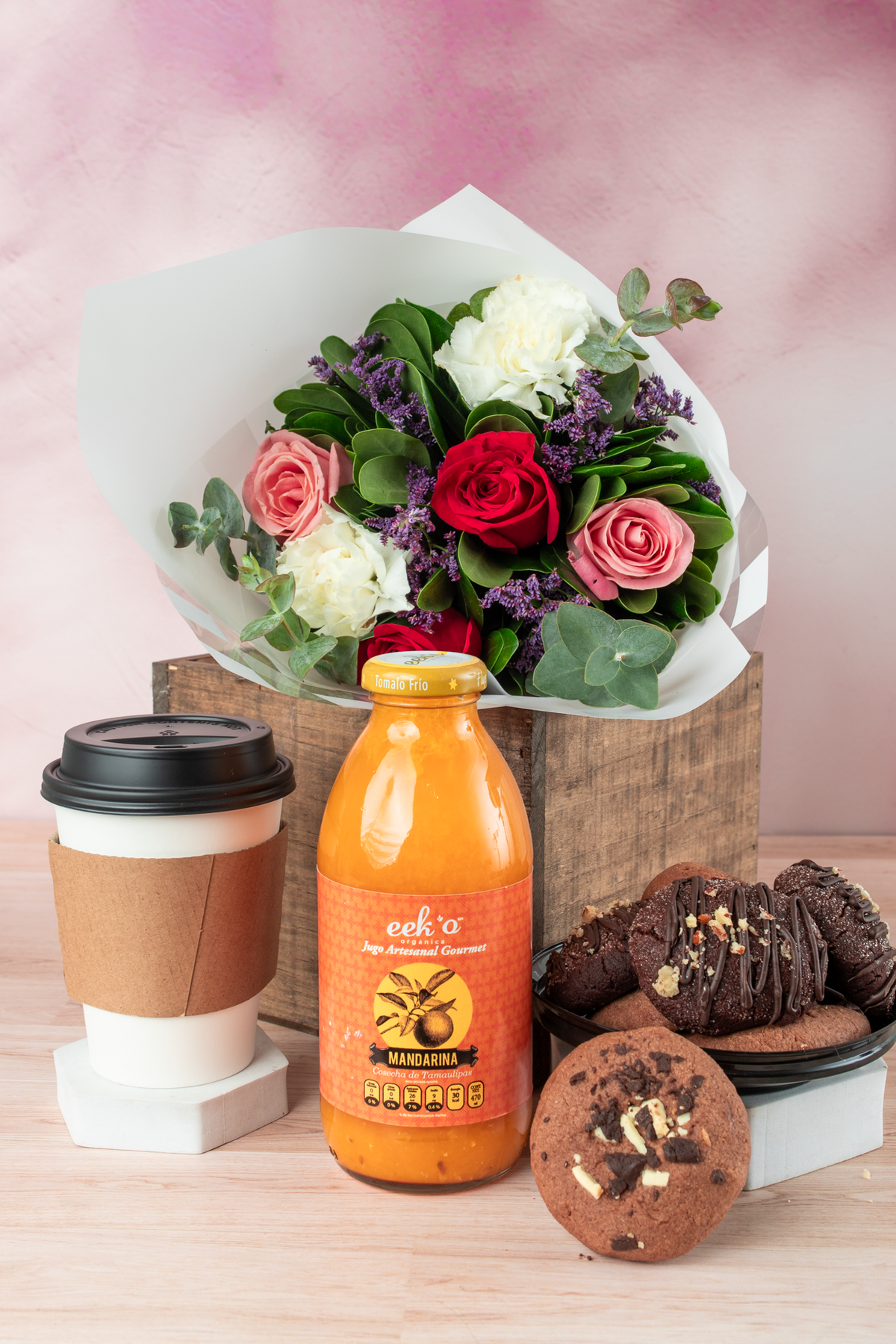 Buenos Días // Kit de Desayuno Jugo, Café, Cuernito y Flores