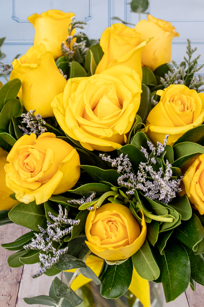Globo Explosión Amarillo con Suspiro de Sol - 12 Rosas Amarillas | Azap 21S